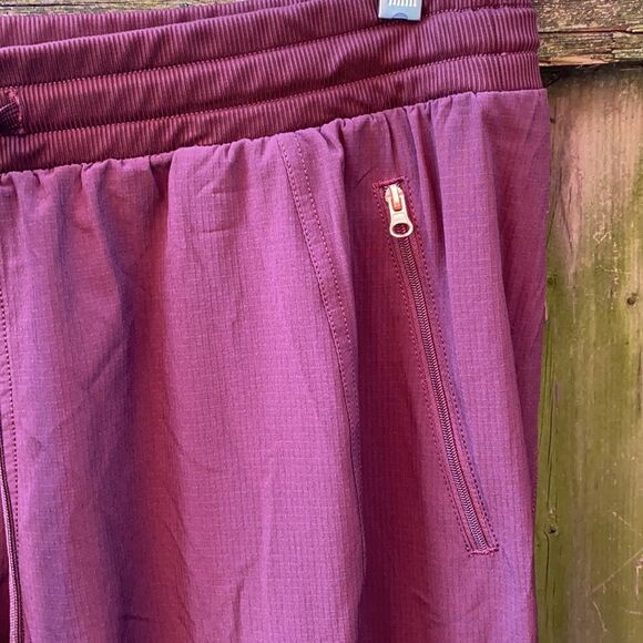 St. John’s Bay athletic pants sz. L - Picture 2 of 4